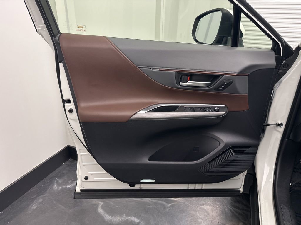 Used 2021 Toyota Venza XLE w/ Softex Package AWD/4WD image 14