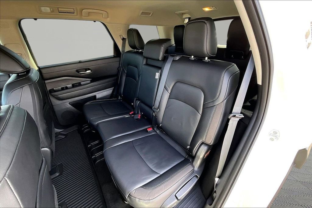 Used 2024 Nissan Pathfinder SL FWD image 26
