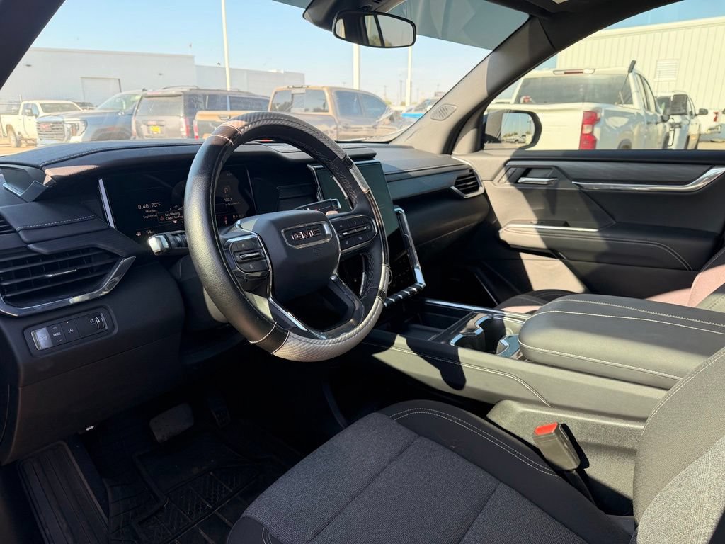 Used 2025 GMC Acadia Elevation FWD image 9