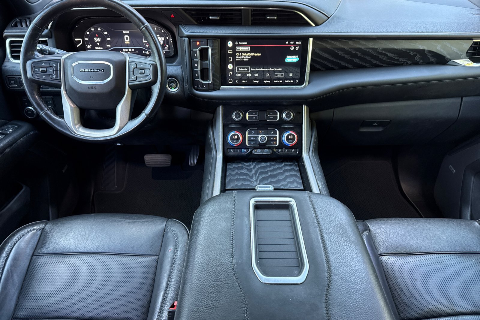 Used 2022 GMC Yukon XL Denali AWD/4WD image 16