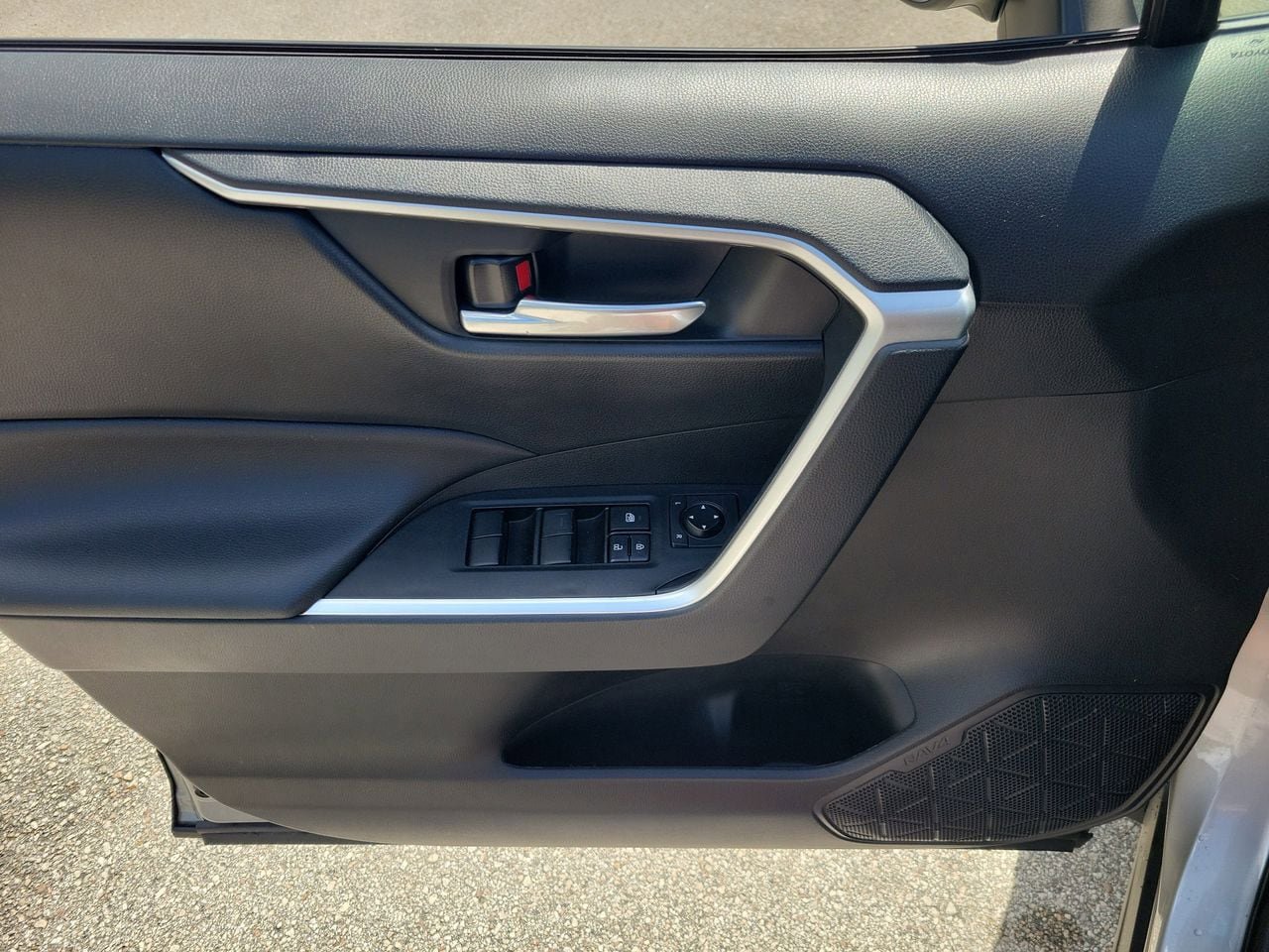 Used 2021 Toyota RAV4 XLE w/ Convenience Package FWD image 14