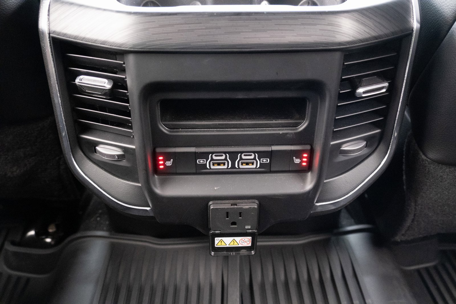 Used 2024 RAM 2500 Laramie w/ Night Edition image 18