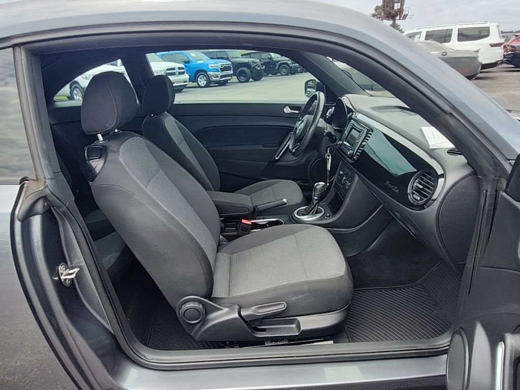 Used 2017 Volkswagen Beetle 1.8T S FWD image 23