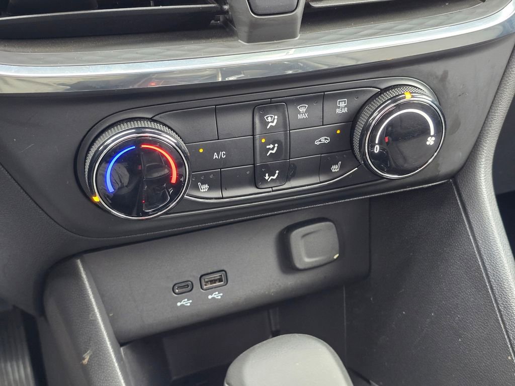 Used 2025 Buick Encore GX Preferred w/ Comfort Package image 32