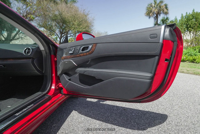 Used 2013 Mercedes-Benz SL 550 image 34