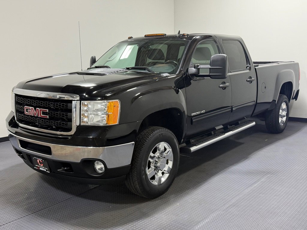 Used 2011 GMC Sierra 2500 SLE w/ SLE Preferred Package AWD/4WD image 1