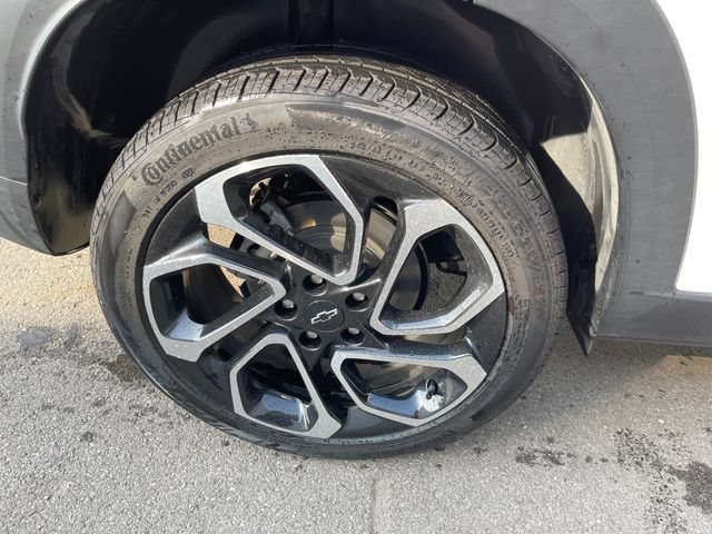 Used 2024 Chevrolet Trax RS w/ Sunroof Package FWD image 41