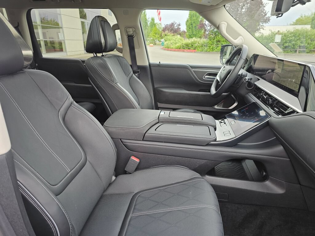 Used 2025 INFINITI QX80 Sensory AWD/4WD image 11