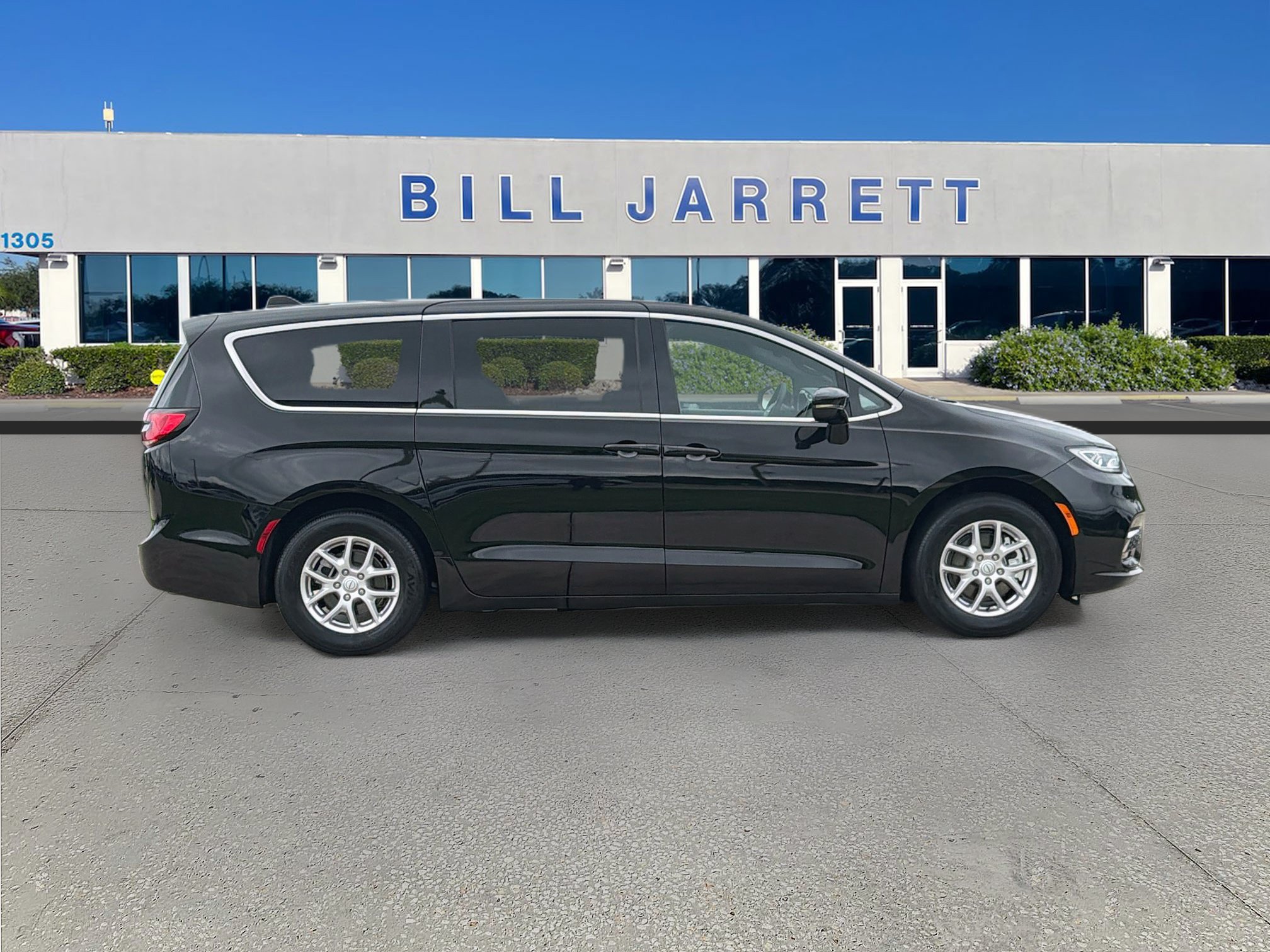 Used 2025 Chrysler Pacifica Select FWD image 8