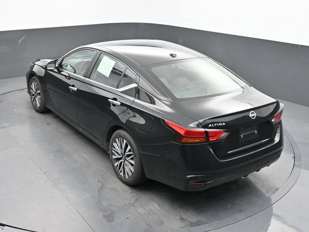 Used 2025 Nissan Altima 2.5 SV FWD image 41