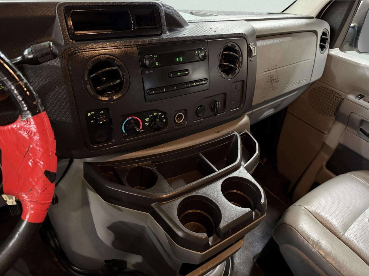 Used 2010 Ford E-350 and Econoline 350 Extended Super Duty RWD image 33