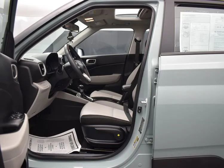 Used 2025 Hyundai Venue SEL image 14
