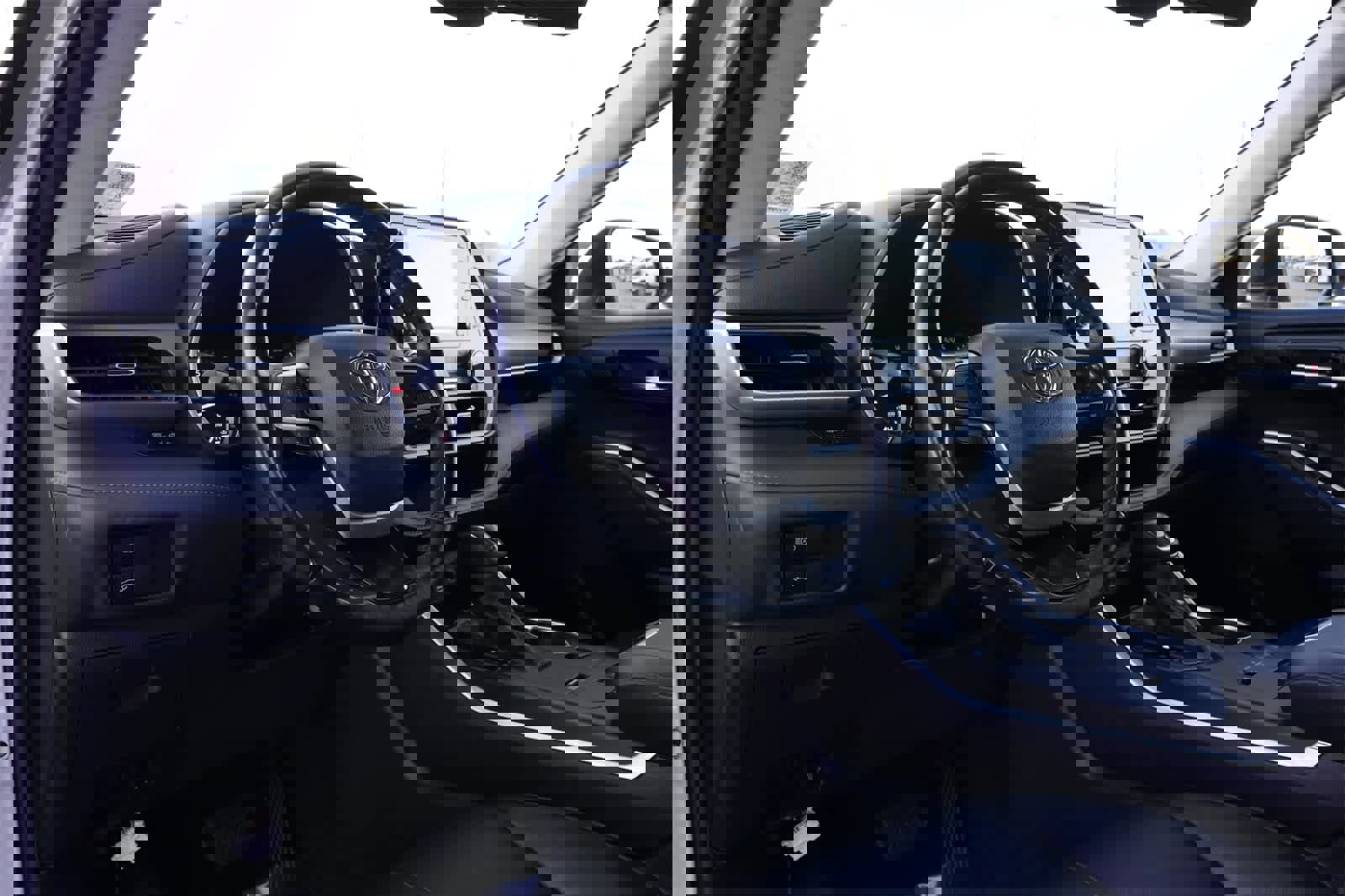 Used 2022 Toyota Highlander XLE image 16