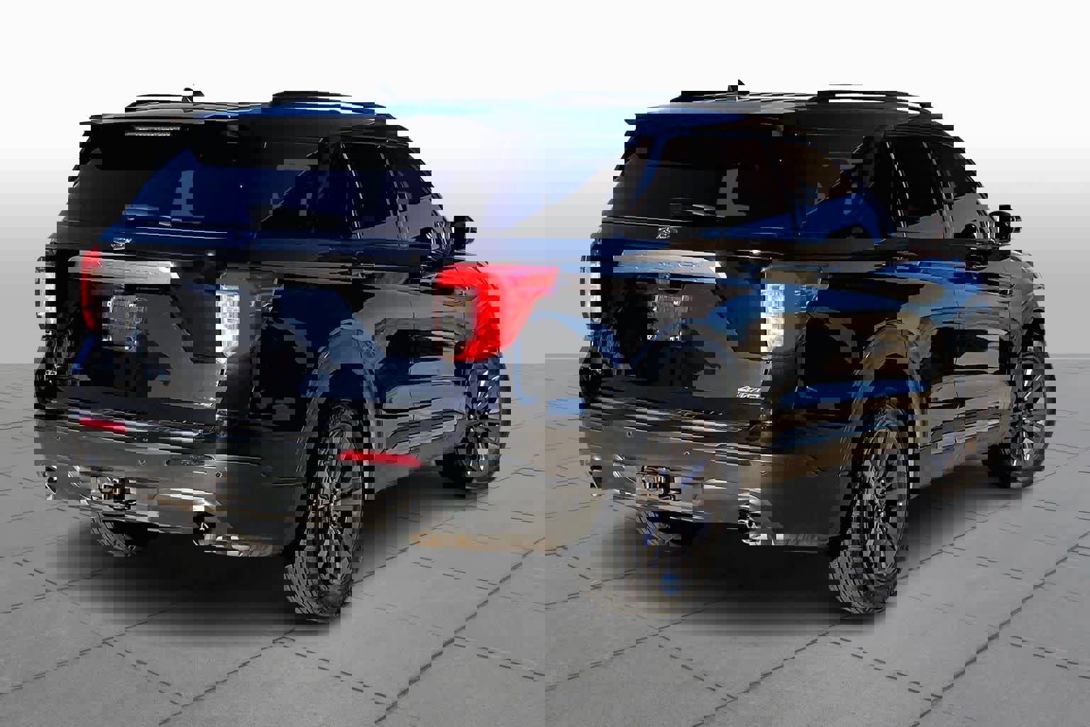 Used 2022 Ford Explorer XLT w/ Equipment Group 202A image 13