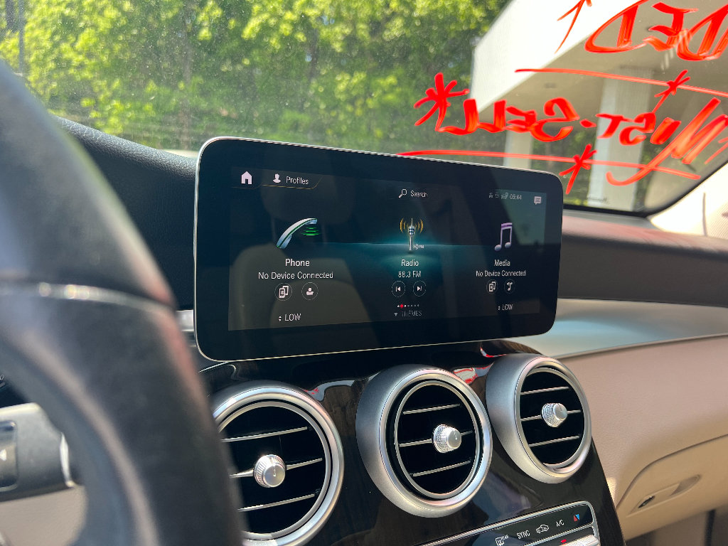 Used 2021 Mercedes-Benz GLC 300 4MATIC w/ Premium Package image 24