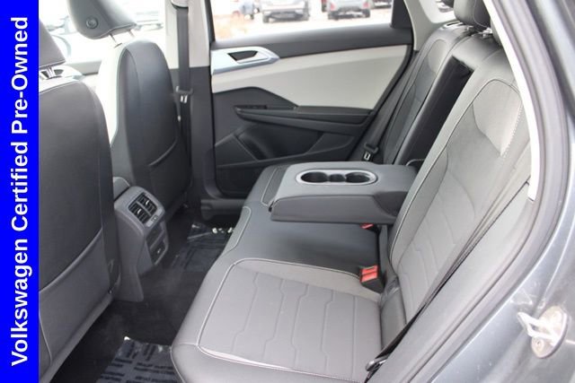 Used 2025 Volkswagen Taos SE image 21