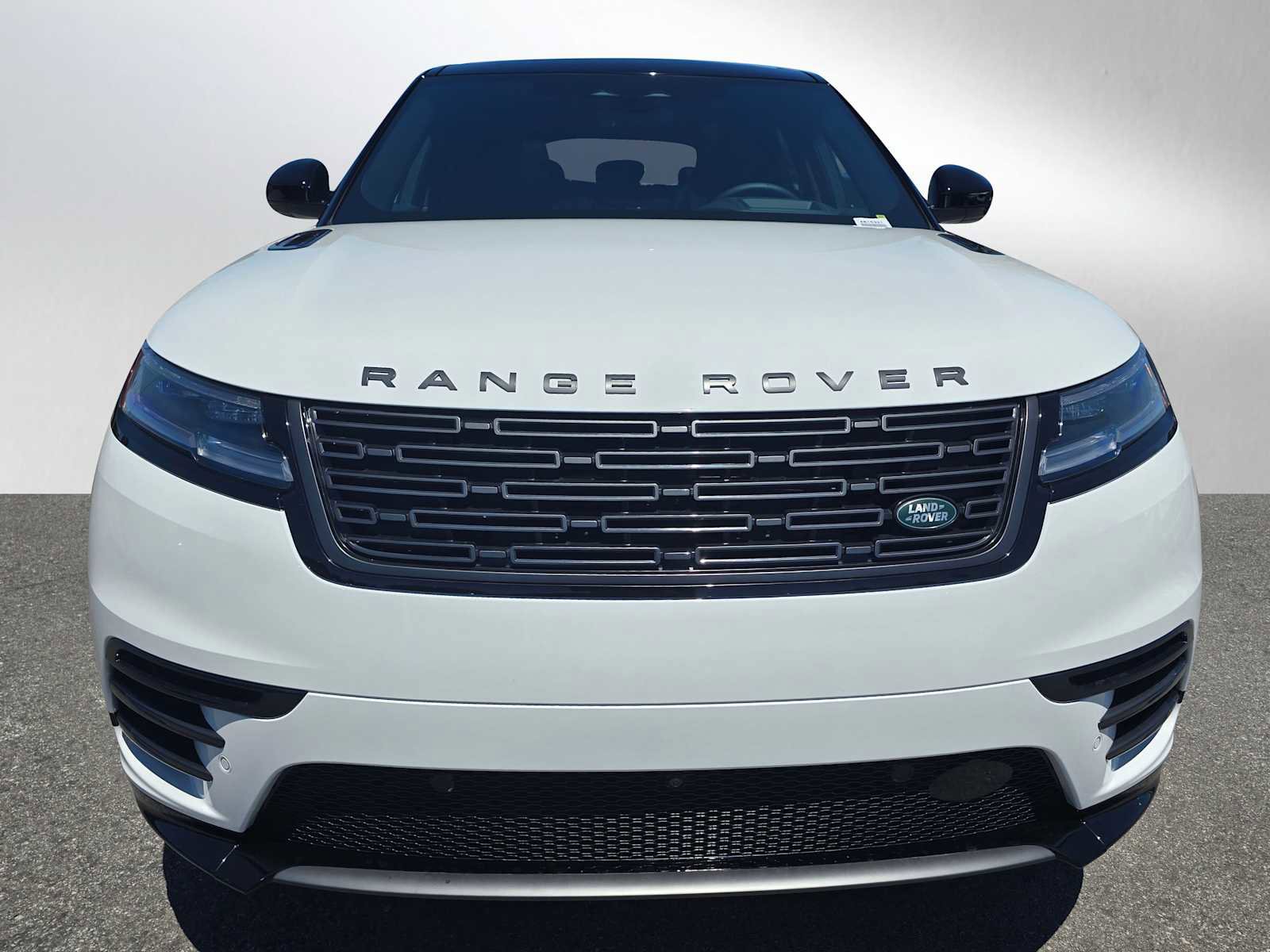 Used 2026 Land Rover Range Rover Velar Dynamic SE image 2