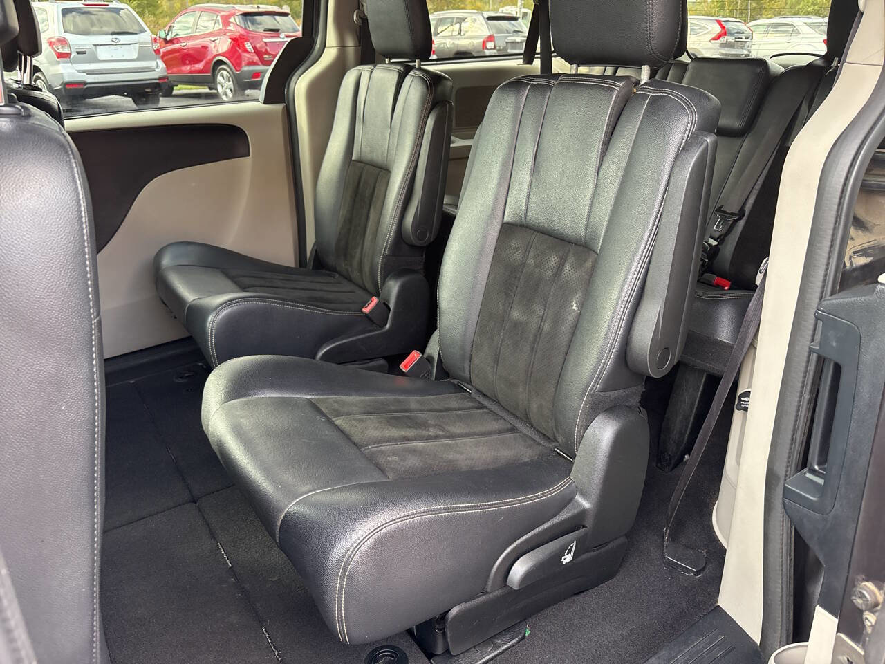 Used 2017 Dodge Grand Caravan SXT image 8