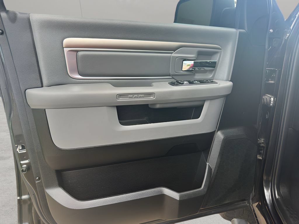 Used 2019 RAM 1500 Classic SLT AWD/4WD image 22