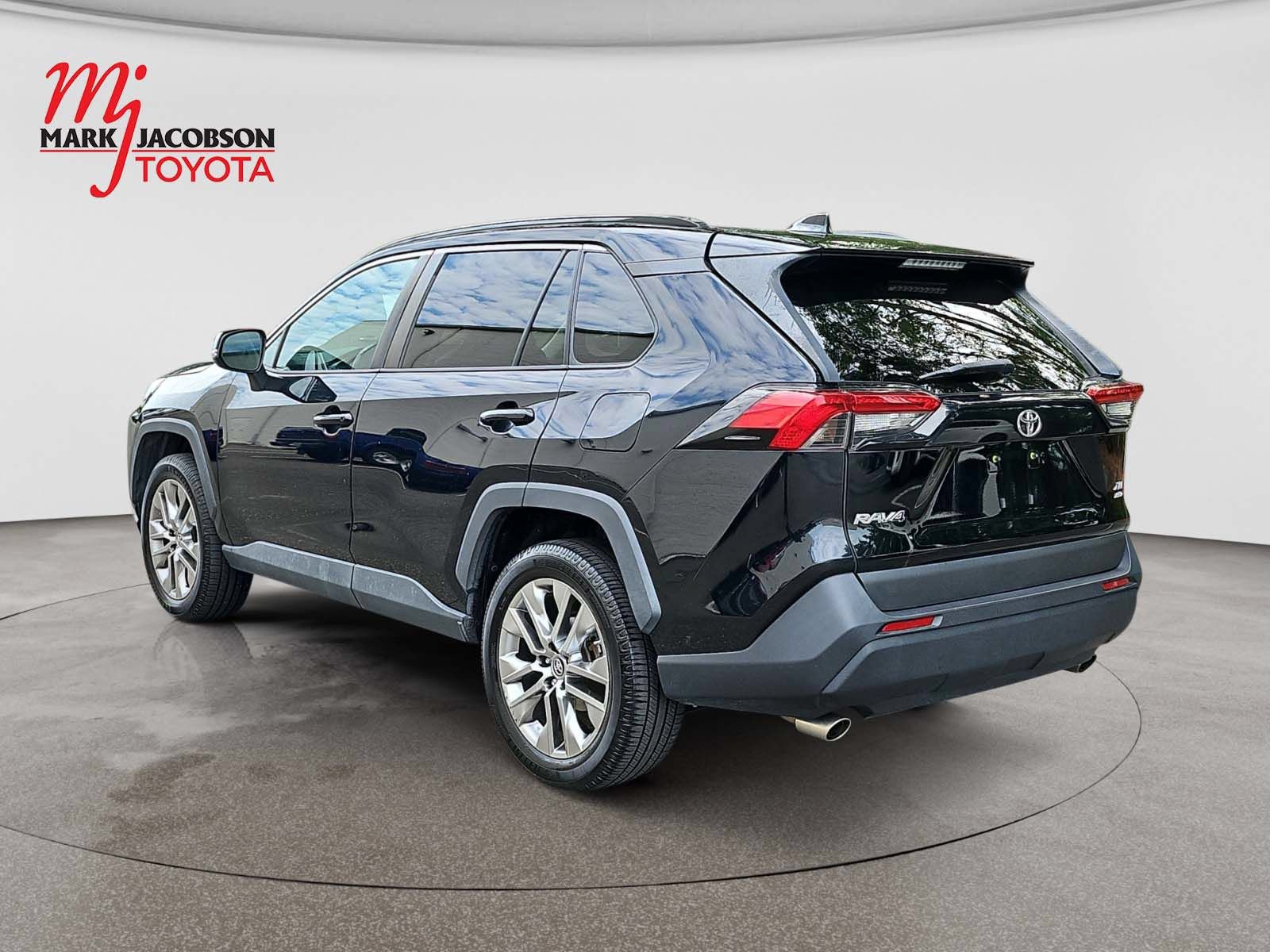 Used 2019 Toyota RAV4 XLE Premium w/ All Weather Liner Package AWD/4WD image 13