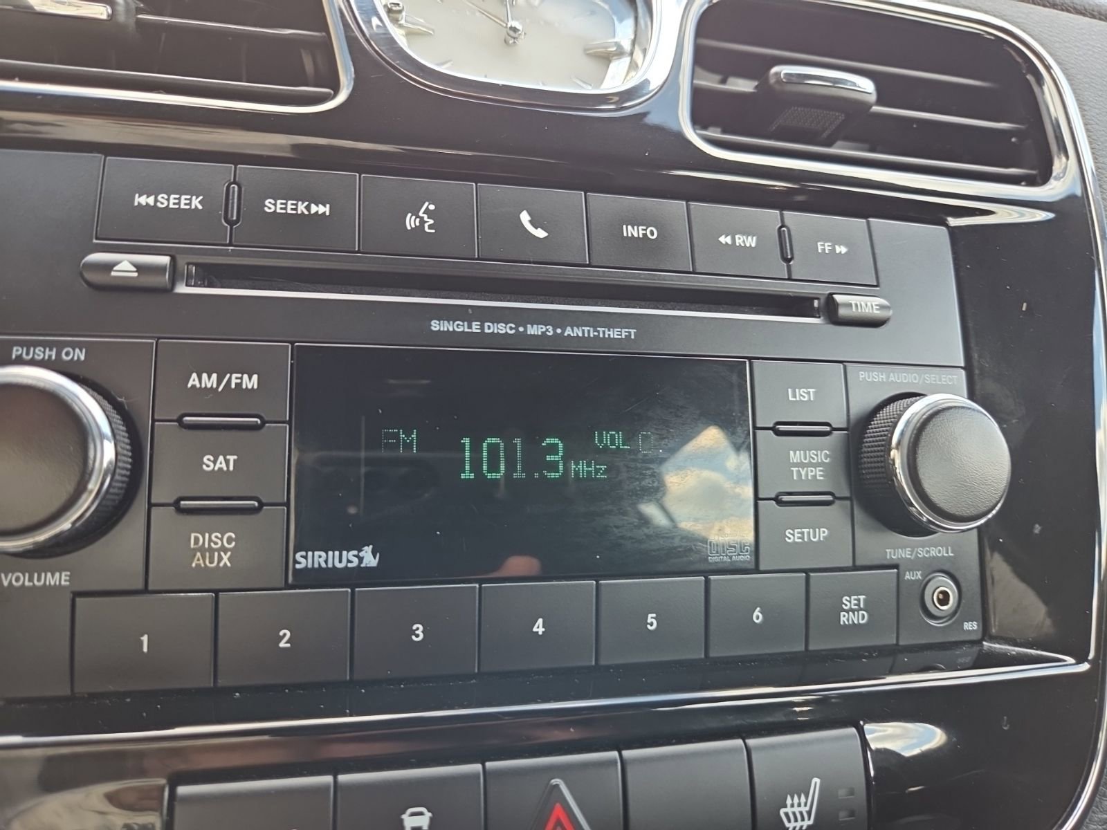 Used 2013 Chrysler 200 Limited image 30