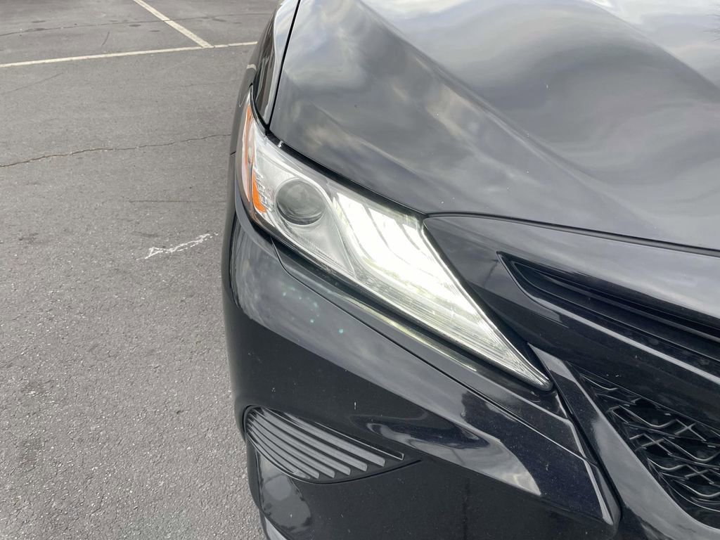 Used 2020 Toyota Camry XSE image 17