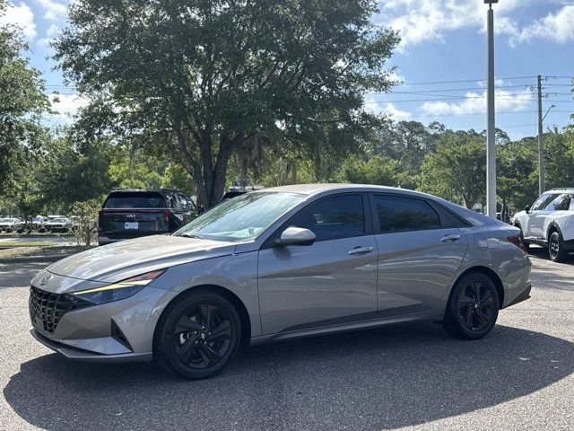 Used 2021 Hyundai Elantra SEL w/ Convenience Package FWD image 4