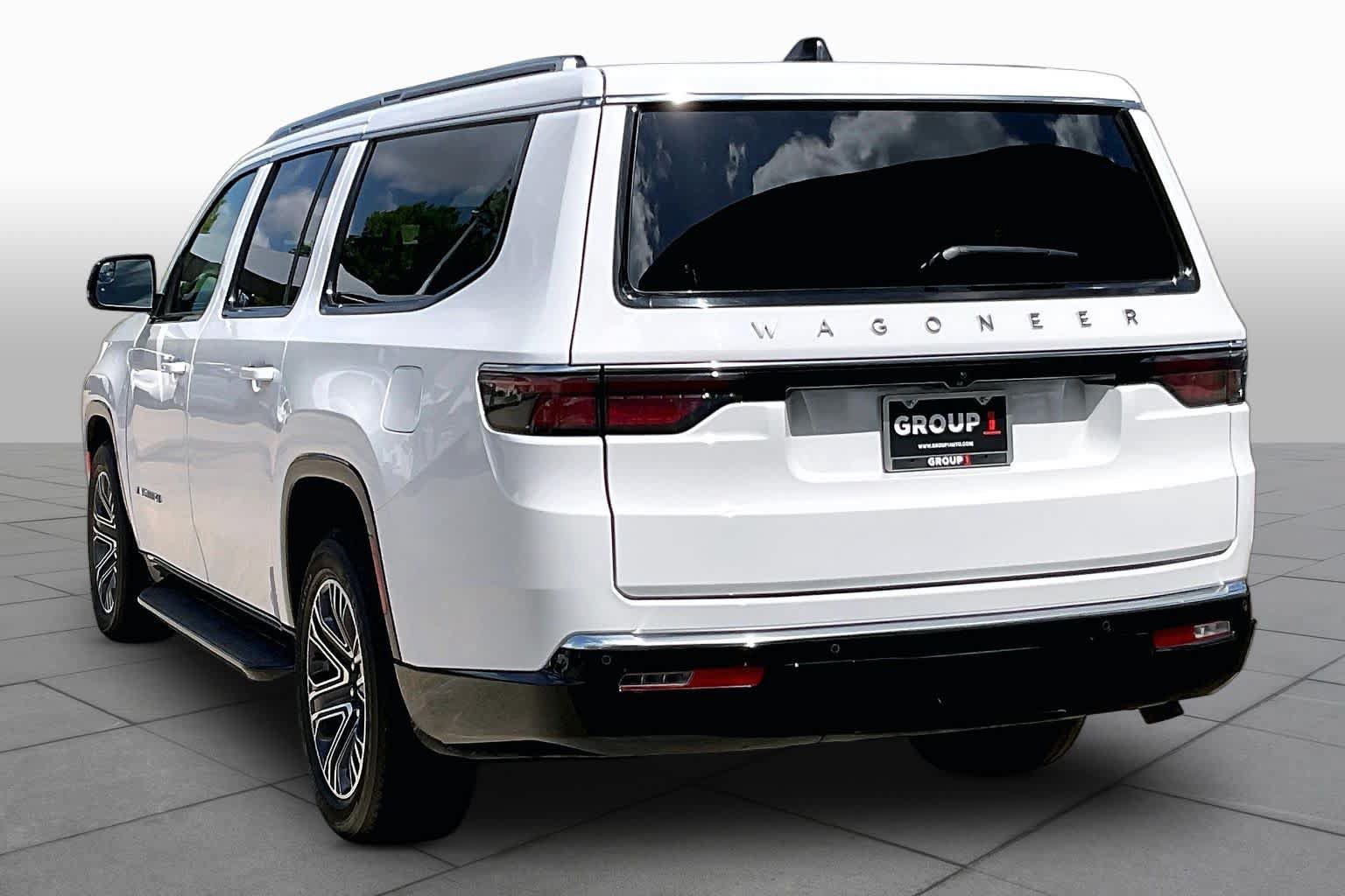 Used 2025 Jeep Wagoneer L Series II w/ 8-pass Seating Package AWD/4WD image 11