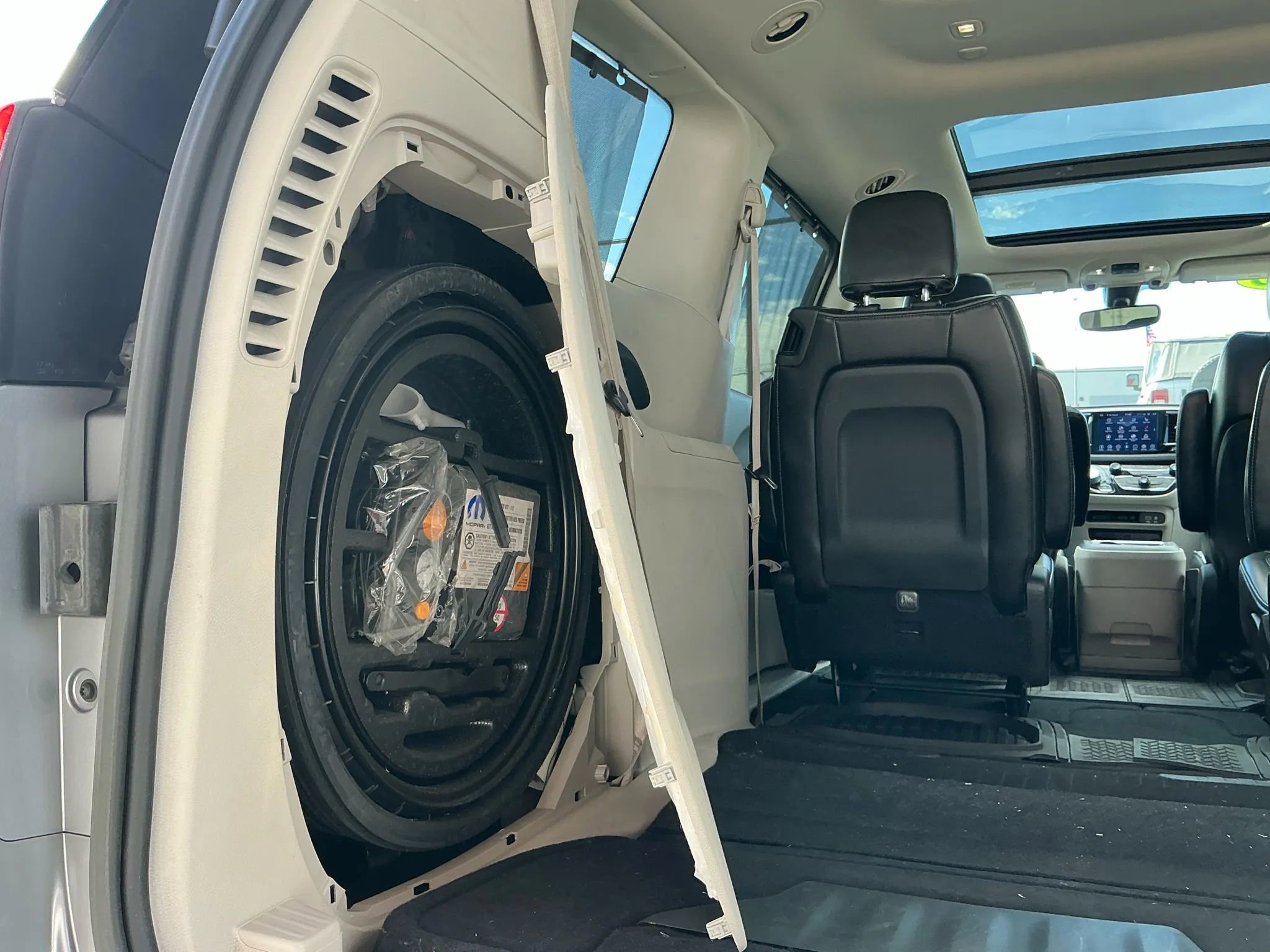 Used 2020 Chrysler Pacifica Limited FWD image 11