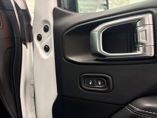 Used 2018 Jeep Wrangler Unlimited Sahara w/ Cold Weather Group AWD/4WD image 23