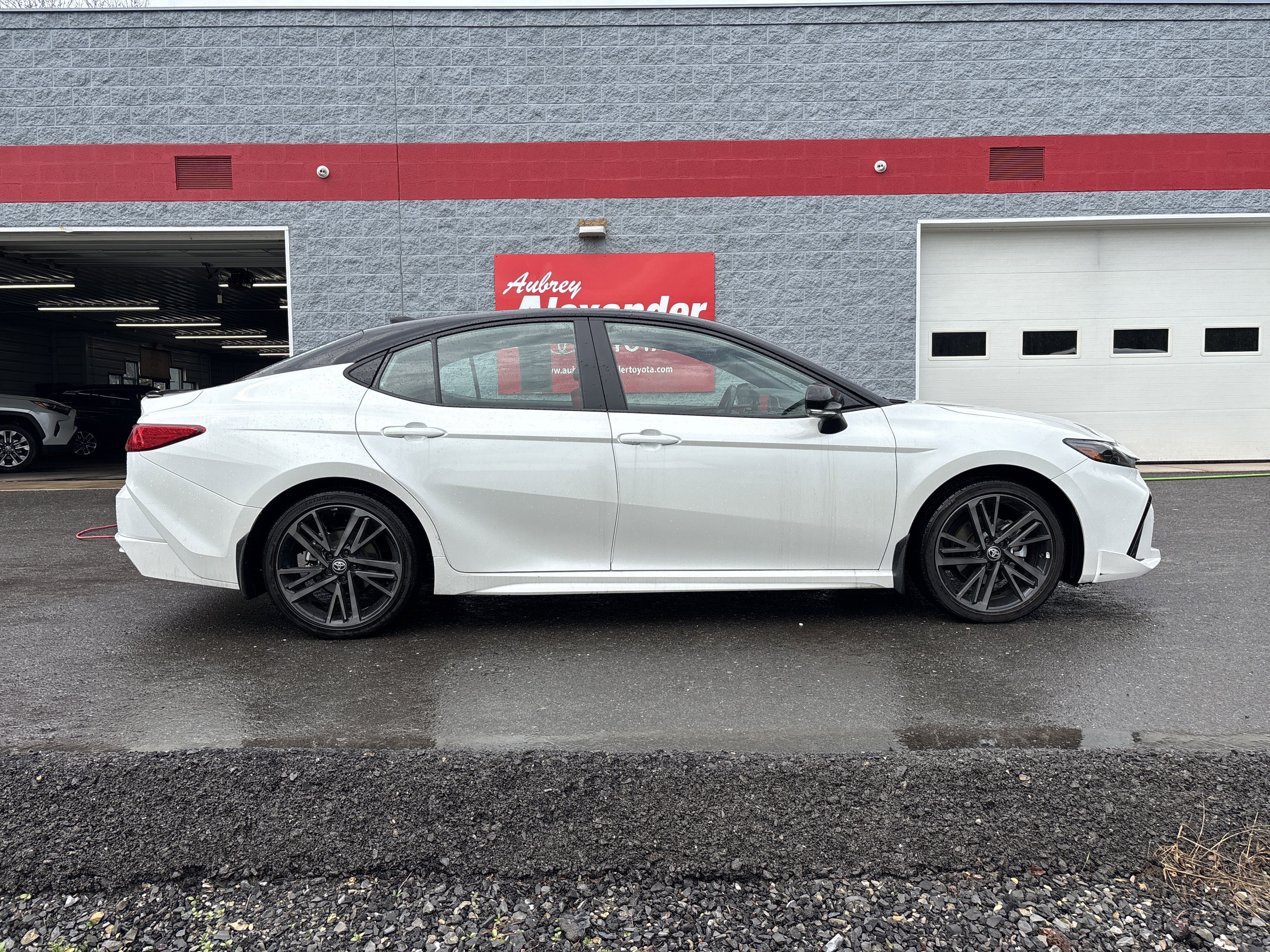 Used 2025 Toyota Camry XSE image 2