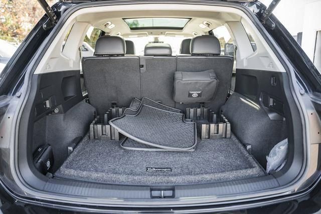 Used 2022 Volkswagen Tiguan SE w/ Panoramic Sunroof Package image 10