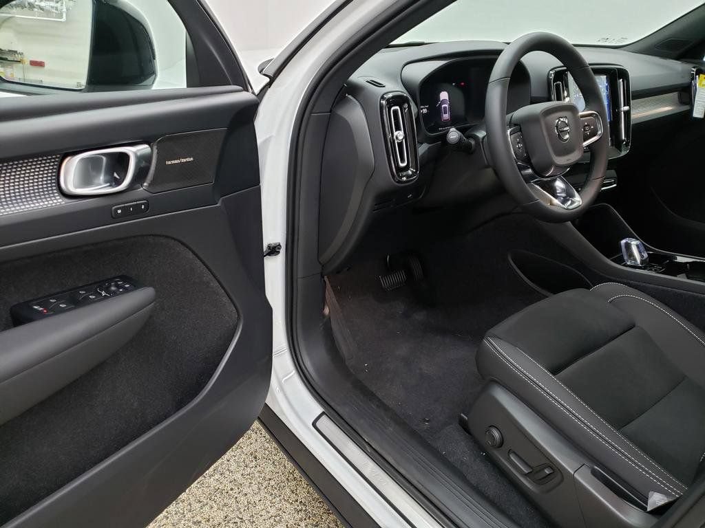 New 2026 Volvo EX40 Ultra AWD/4WD image 6