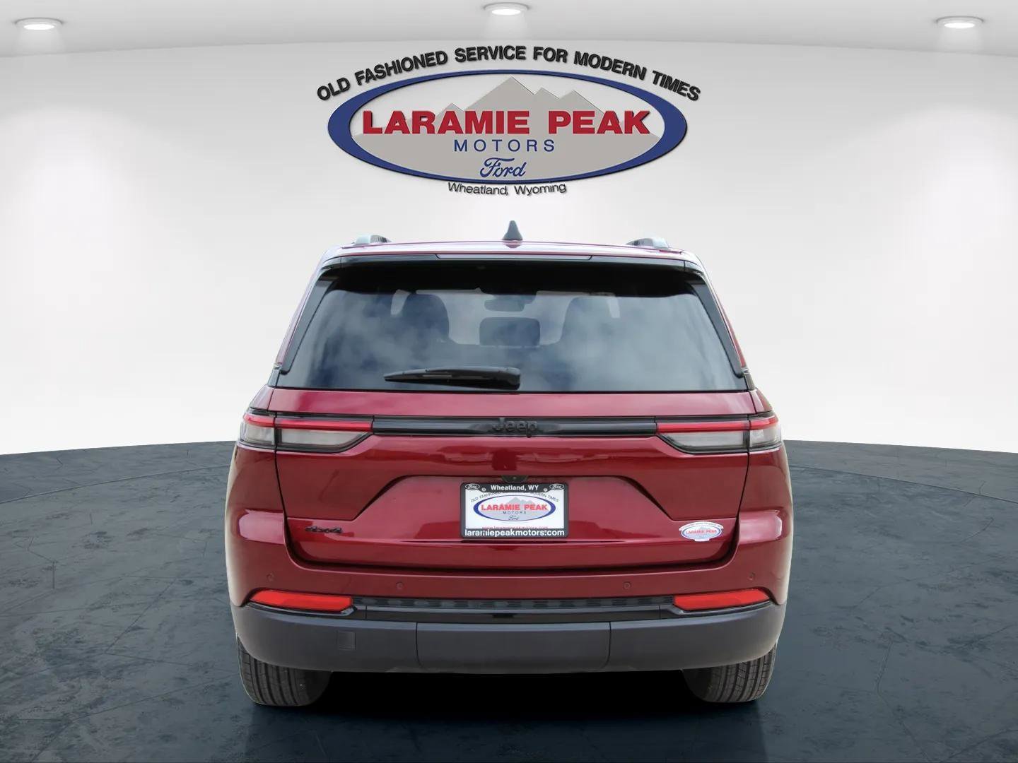 Used 2025 Jeep Grand Cherokee Altitude image 4
