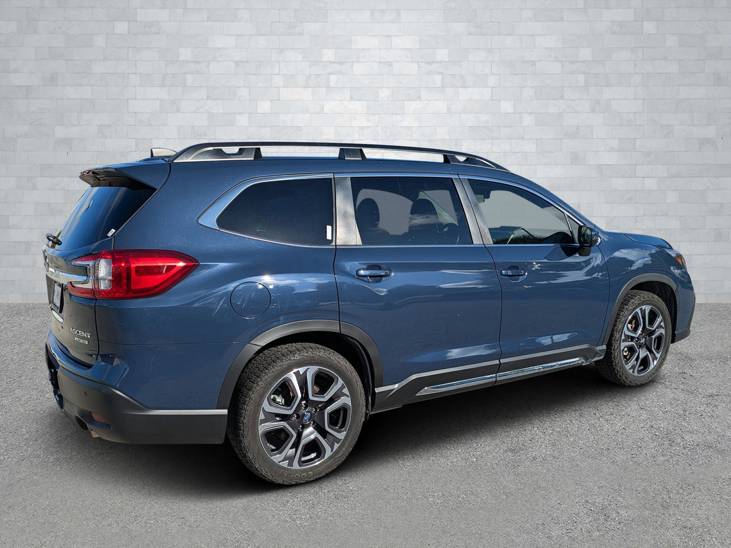Used 2023 Subaru Ascent Limited image 5