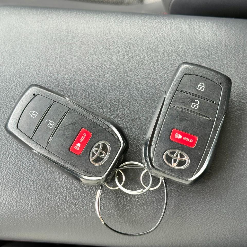 Used 2026 Toyota Prius Plug-In Hybrid FWD image 29