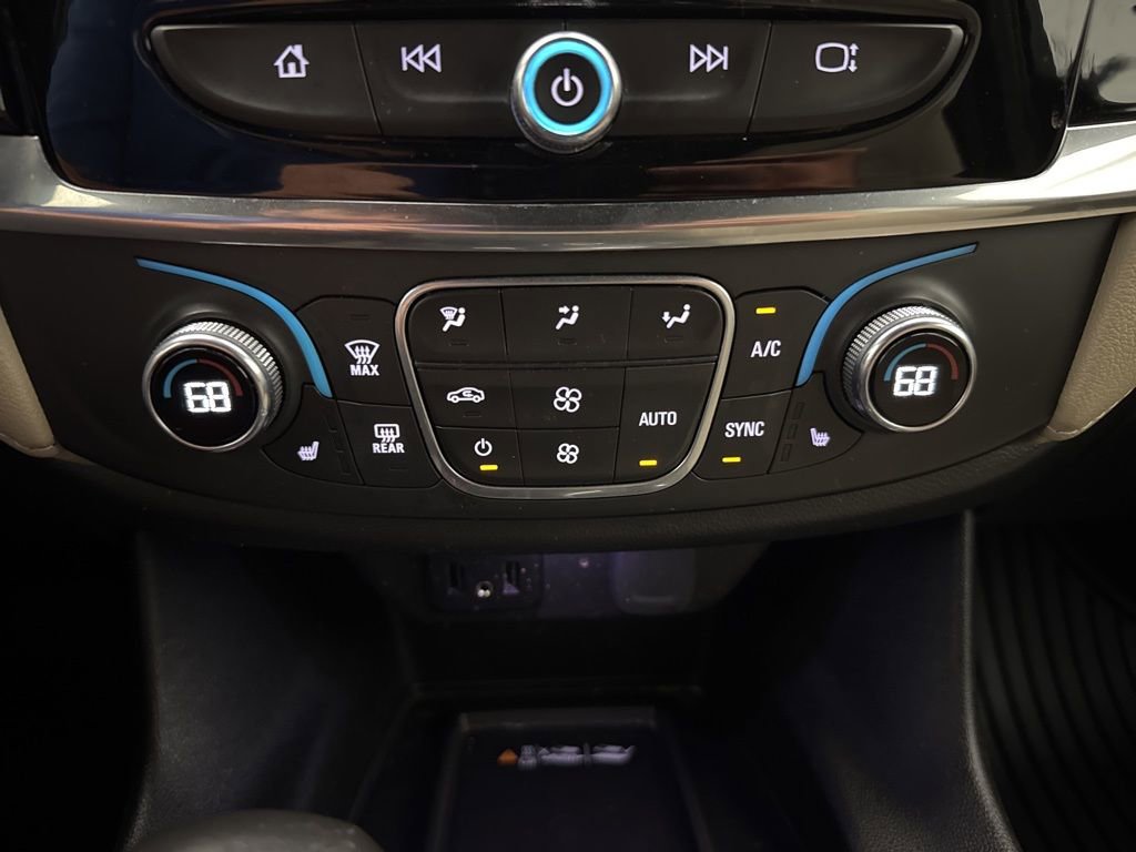 Used 2022 Chevrolet Traverse LT image 35