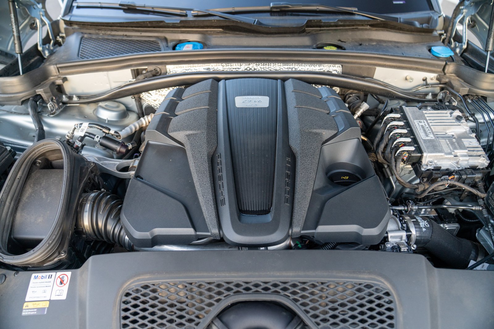 Certified 2023 Porsche Macan GTS AWD/4WD image 29
