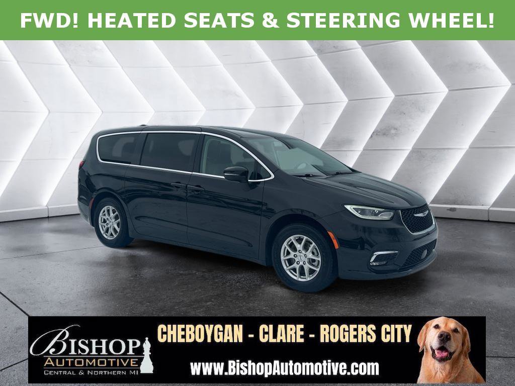 Used 2023 Chrysler Pacifica Touring-L image 1