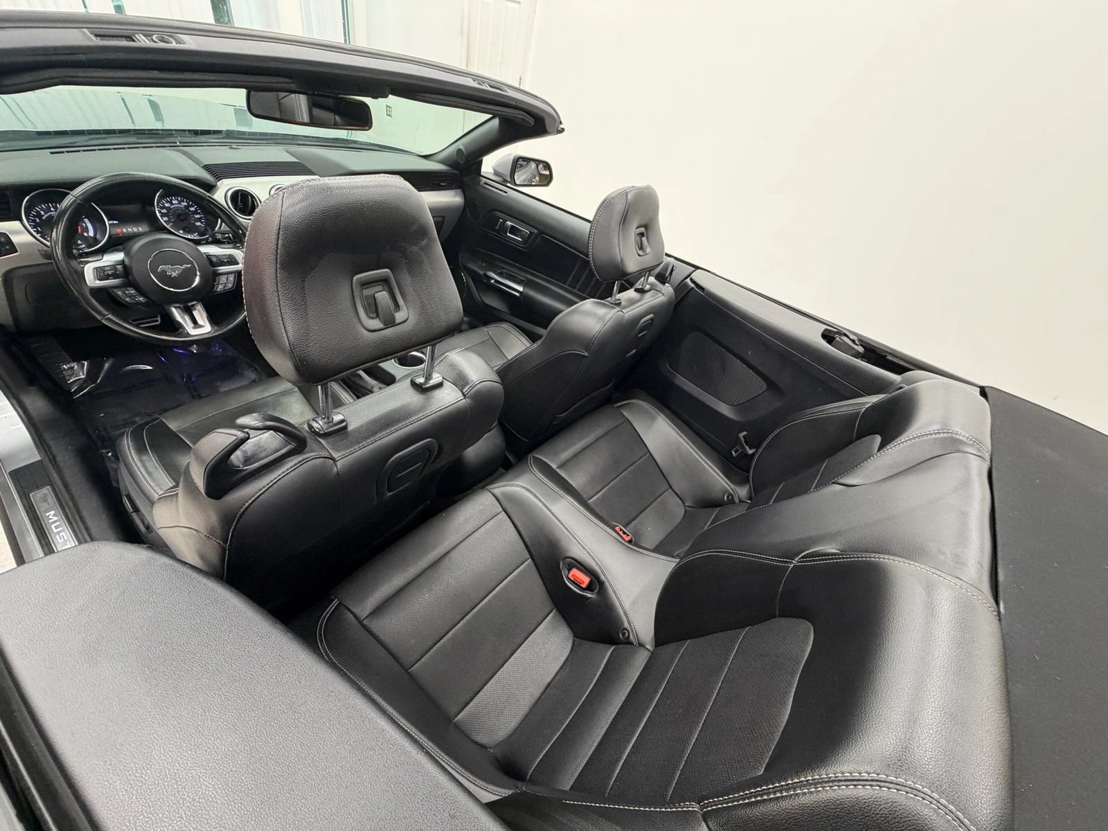 Used 2020 Ford Mustang Premium RWD image 15