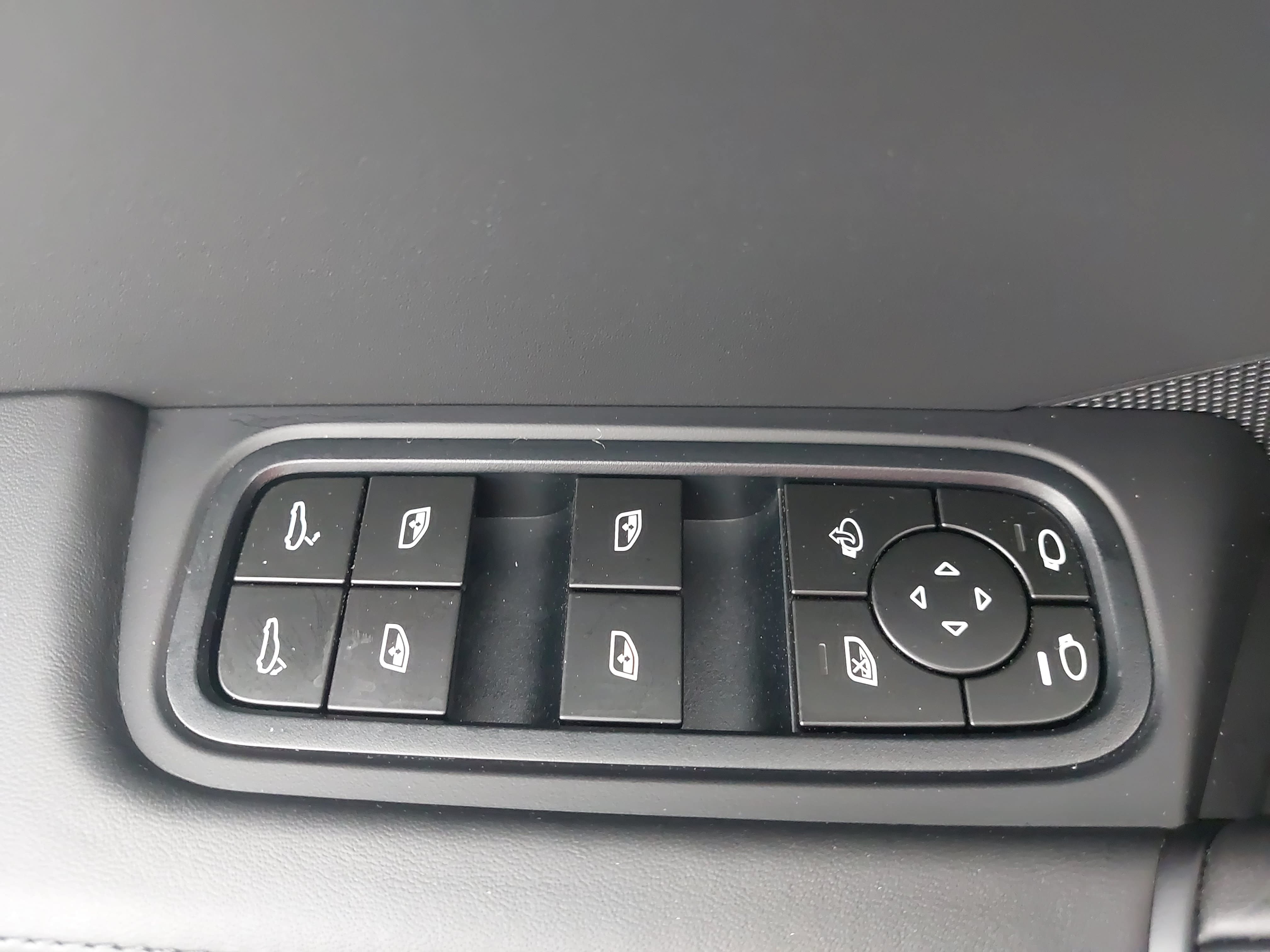 Certified 2024 Porsche Cayenne Coupe AWD/4WD image 30