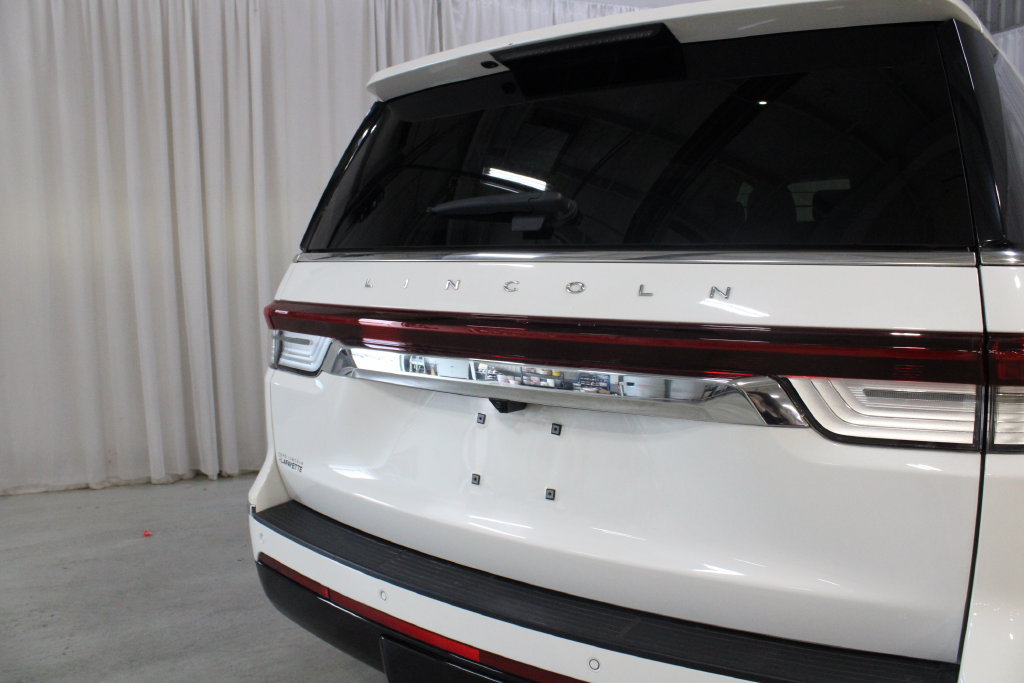 Used 2024 Lincoln Navigator L Reserve AWD/4WD image 32