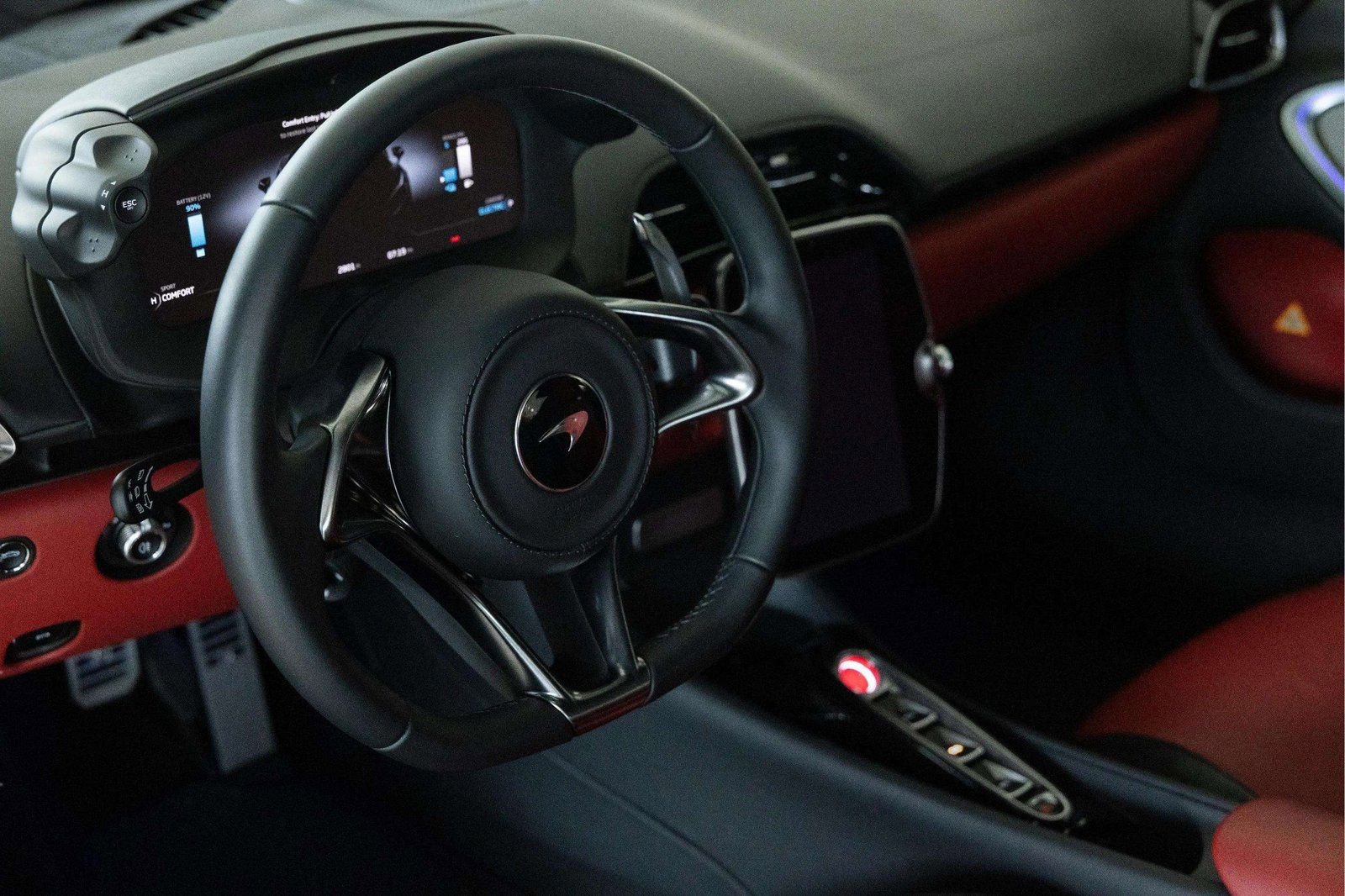 Used 2023 McLaren Artura image 9