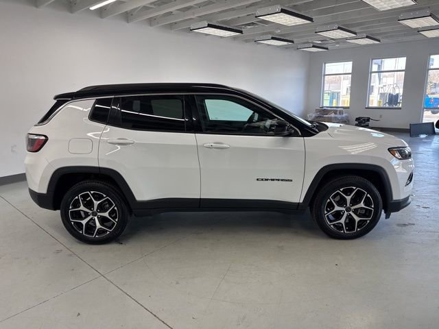 Used 2025 Jeep Compass Limited image 13