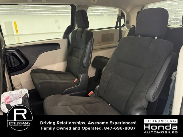 Used 2016 Dodge Grand Caravan SXT w/ Rear Park Assist Package FWD image 9