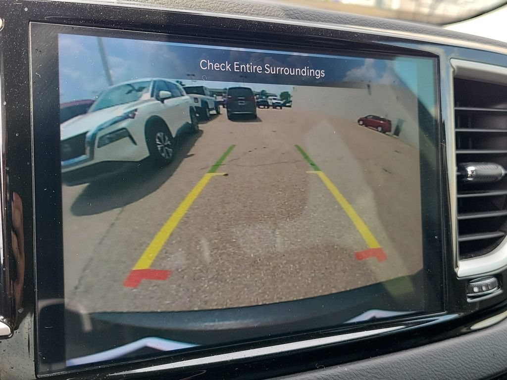 Used 2023 Chrysler Pacifica Touring-L FWD image 30