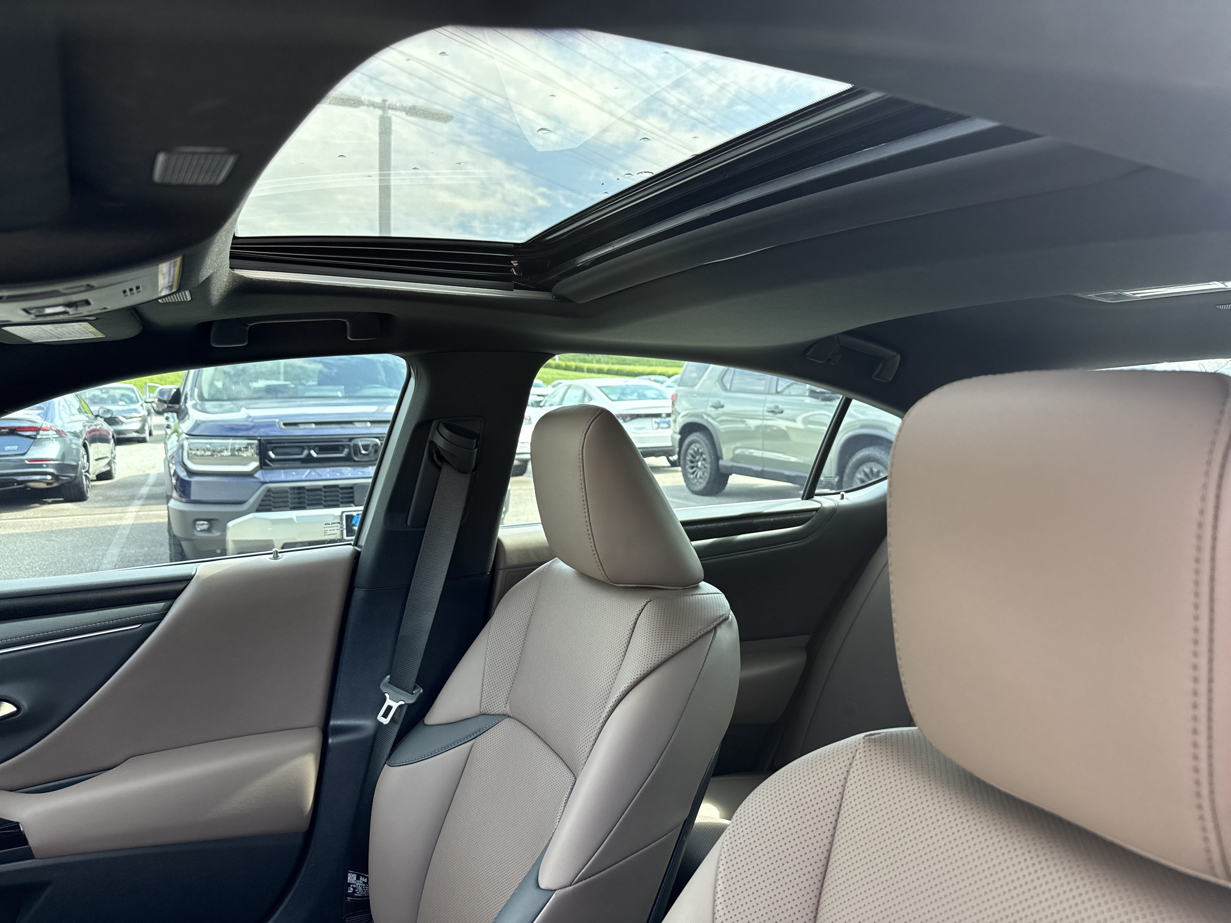 Used 2024 Lexus ES 350 w/ Premium Package FWD image 28