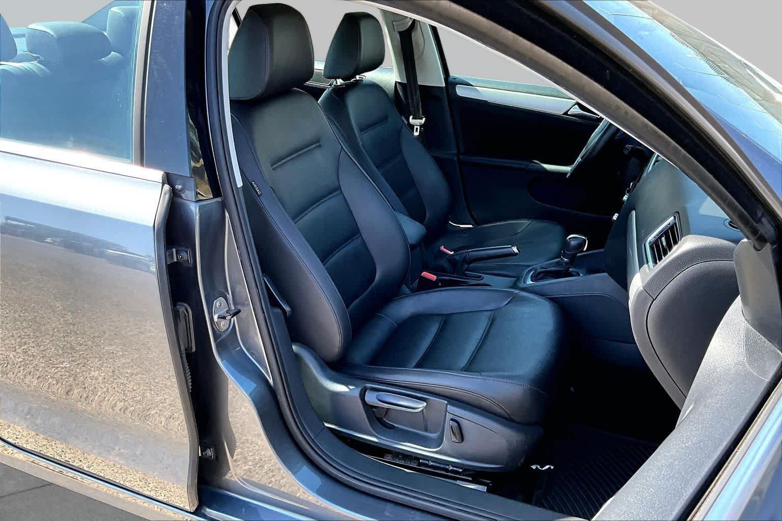 Used 2013 Volkswagen Jetta SE FWD image 11