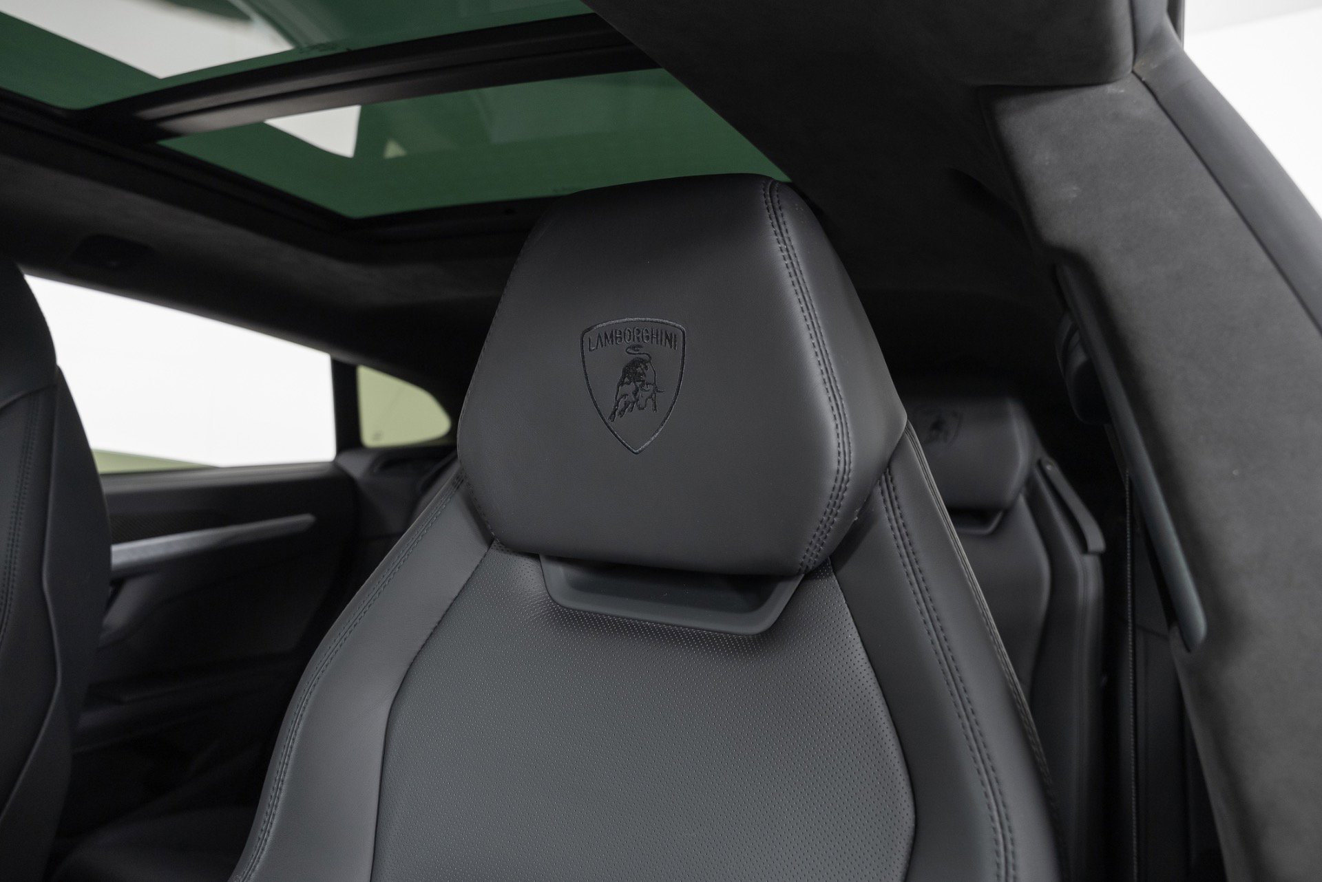Used 2021 Lamborghini Urus AWD/4WD image 15