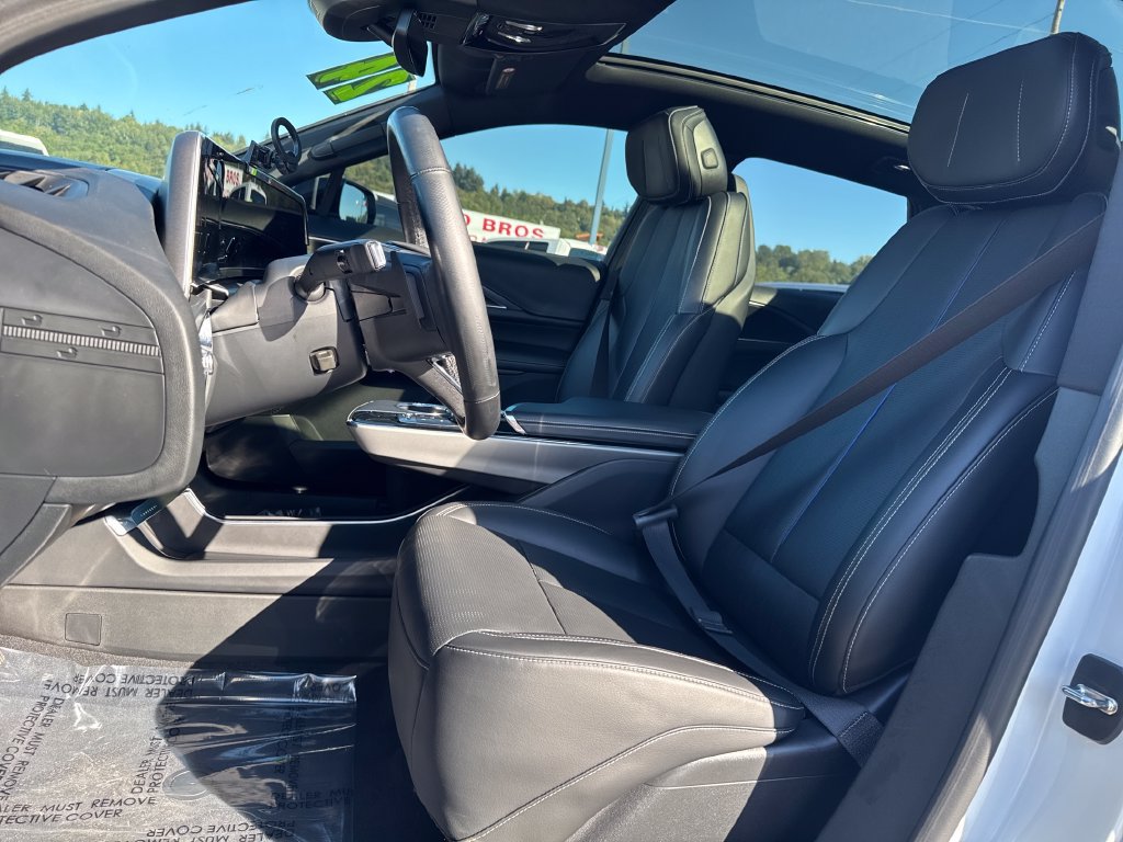 Used 2024 Cadillac Lyriq Luxury RWD image 11